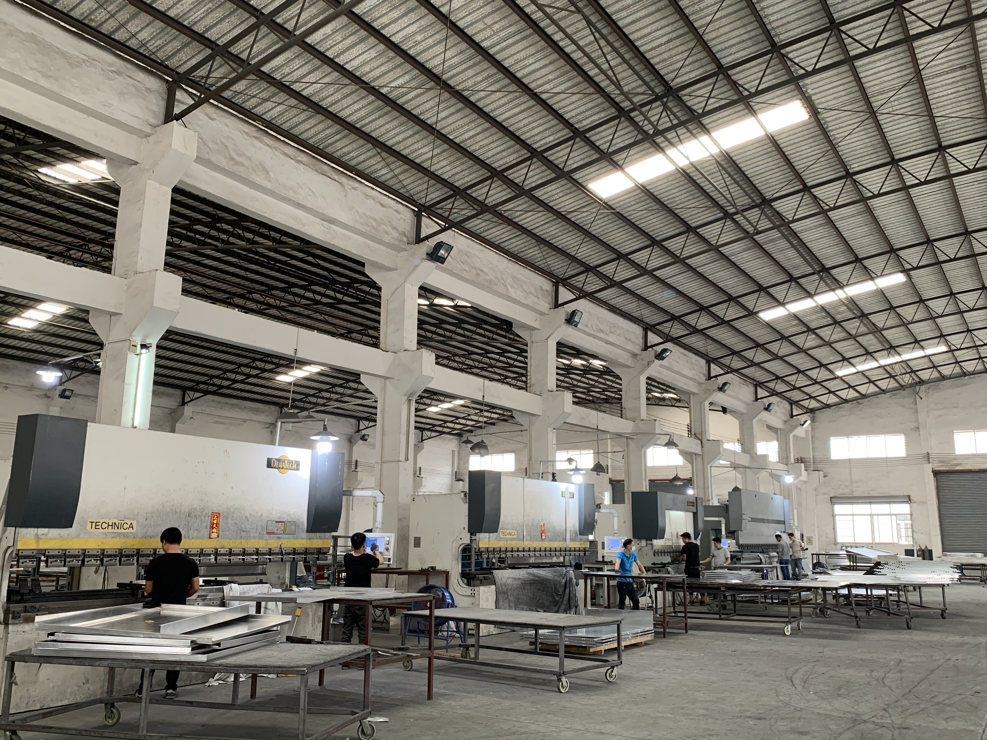 生产车间 - 折弯机组