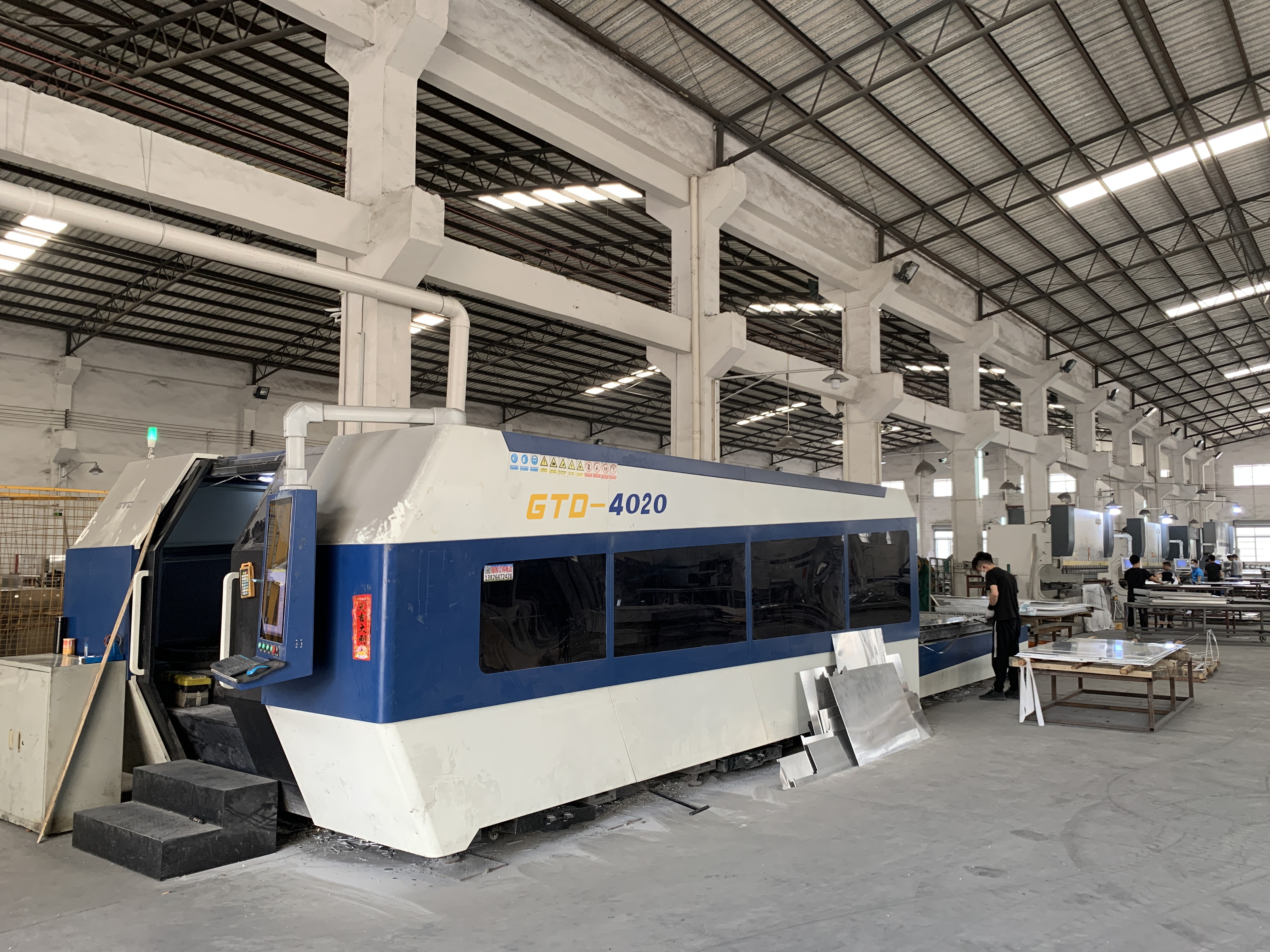 生产车间 - 激光机组